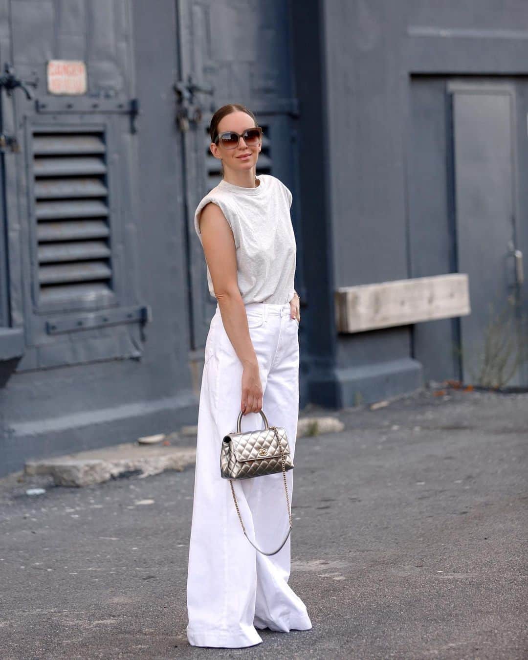 Helena Glazer Hodneのインスタグラム：「Yesterday in the perfect wide leg jeans from @lagencefashion.  http://liketk.it/2Ufto #liketkit @liketoknow.it」