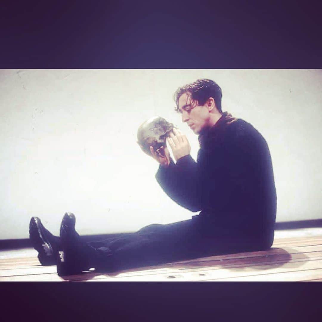 アラン・カミングさんのインスタグラム写真 - (アラン・カミングInstagram)「Alas Me as Hamlet in 1993」8月12日 1時55分 - alancummingreally