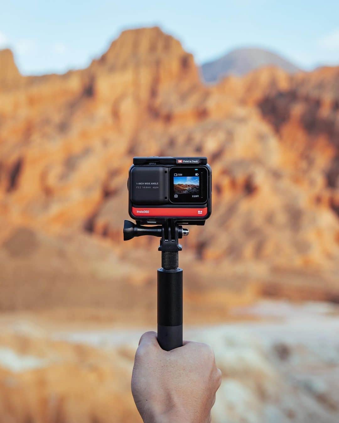 Lonely Planetのインスタグラム：「⭐GIVE-AWAY⭐  Take your travel pics to the next level with Insta360.  This camera allows you to share full, immersive moments in a most unique and innovative way.  ⭐ To enter the give-away, you should follow the step as below:  1️⃣ Follow @lonelyplanet and @Insta360 2️⃣ Comment under this post and tag 3 friends 3️⃣Insta360 will randomly choose the winner on August 25 and we will pin Insta360's winner announcement comment under this post 4️⃣Insta360 will contact the winner via DM to get shipping info  For more information regarding the giveaway, please contact @Insta360 directly.   #contest #giveaway #lonelyplanet #Insta360」