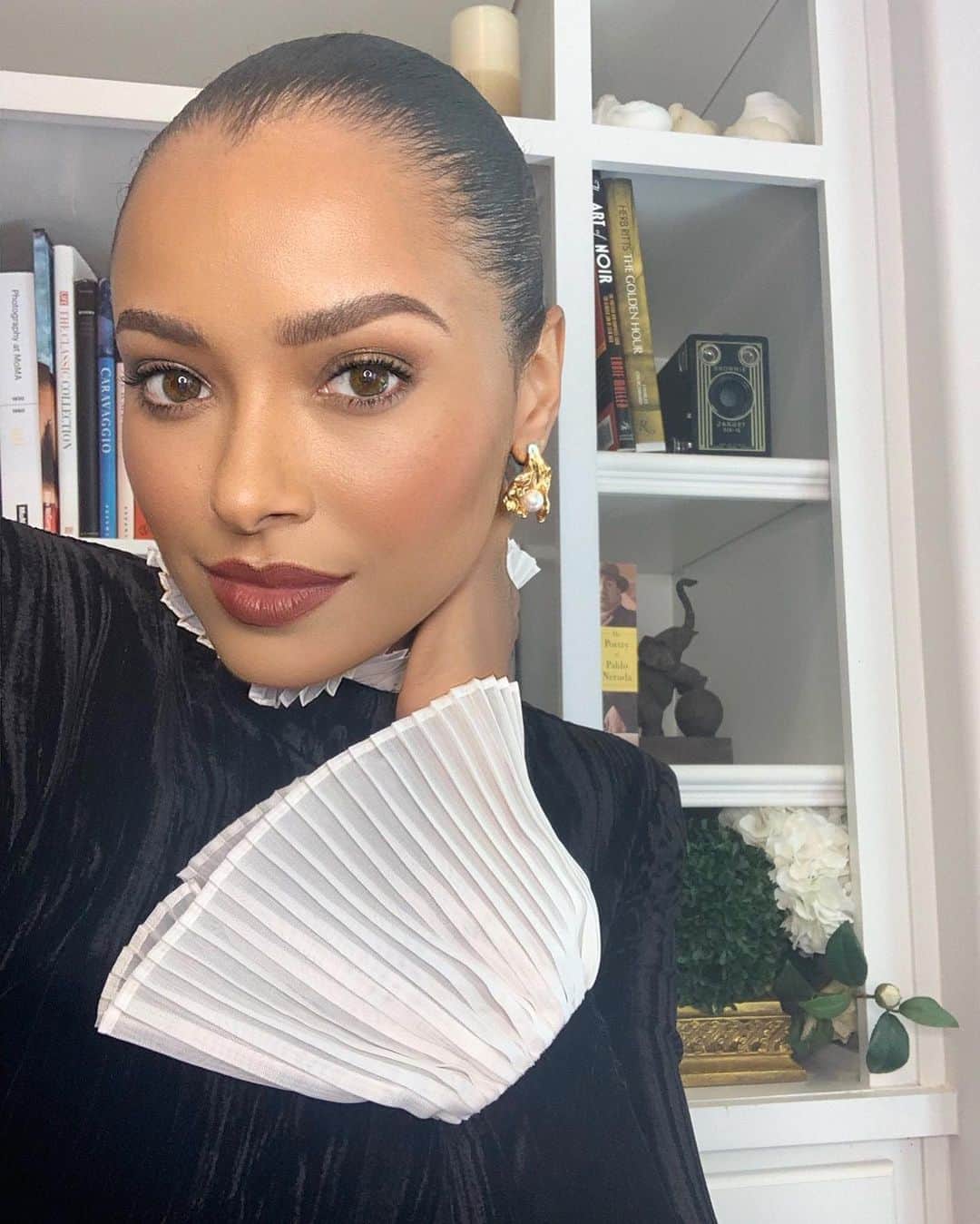 カテリーナ・グレアムのインスタグラム：「Today’s at home press look for @emperormovie. Emperor is out 8.18!!!」