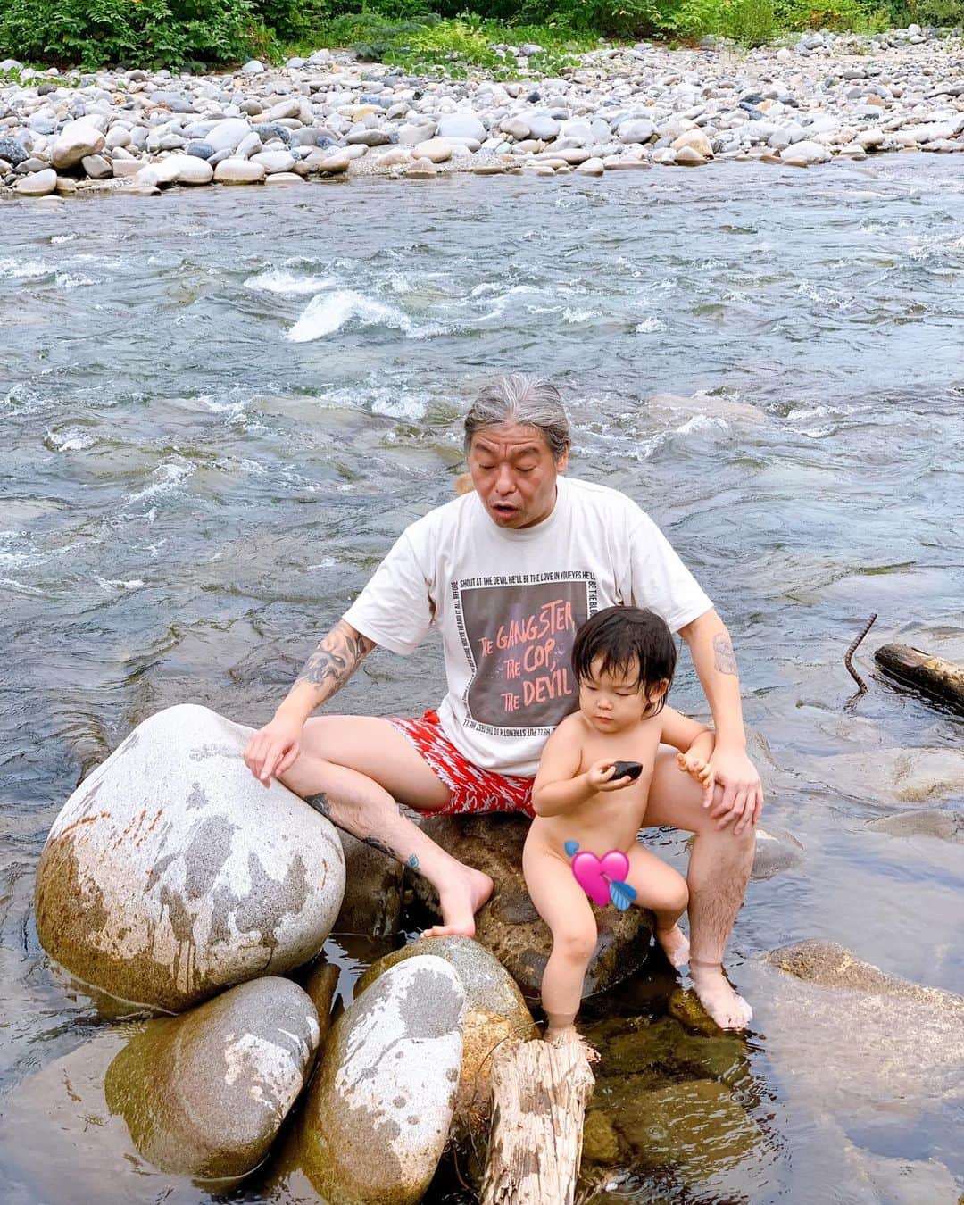Yukari Imaiさんのインスタグラム写真 - (Yukari ImaiInstagram)「週末は森林浴と川遊び！ 涼しくて気持ちよかった〜 水恐怖症のユイトは、はじめ怖がってたけど、入ってみたら冷たくて気持ちよかったみたい☺️ 楽しく水遊びしてました🥺✨ プールに飛び込んだり出来る子に なってほしい… 今年の夏で克服できるといいな〜」8月12日 2時08分 - yukari_magnese