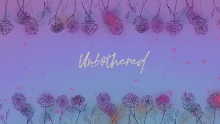 トーライ・ケリーのインスタグラム：「go check out the lyric video for ‘unbothered’ on my youtube🕊💫」