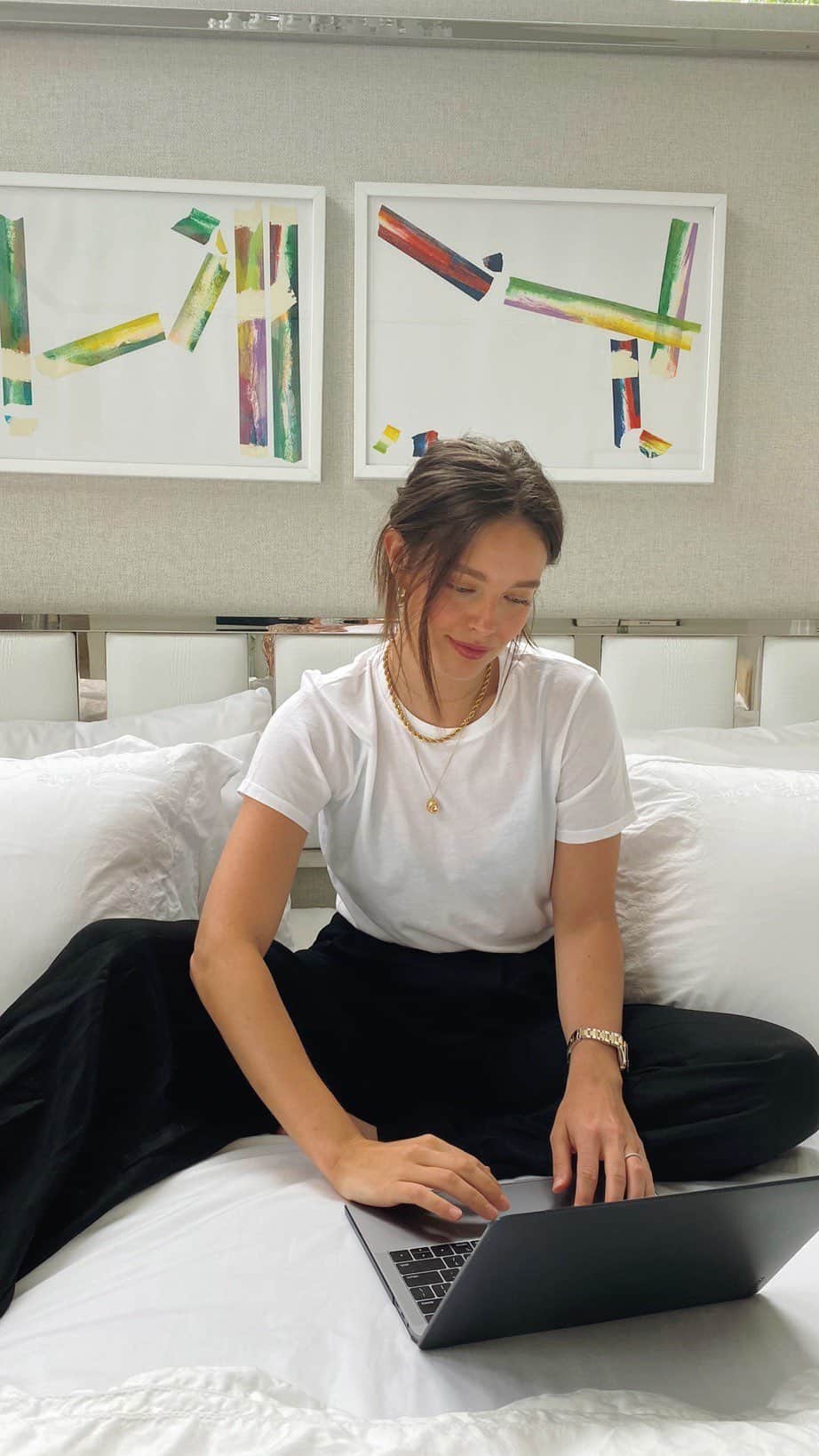エミリー・DiDonatoのインスタグラム：「Sharing with you how I plan and organize all of my video content! I used to get really overwhelmed coming up with new content ideas, figuring out how to get it all done and how often to post. After some trial and error,  I came up with a really great framework that has been super helpful in keeping me organized and on track. So here are 7 steps I always follow when I am planning my videos! I hope you find this helpful! Comment below if you have any helpful tips on how to plan video content!」