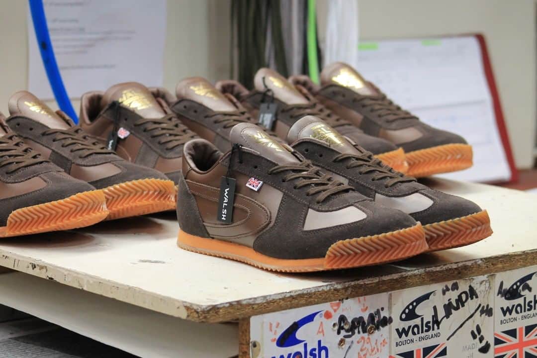 ウォルシュのインスタグラム：「Get ready for the weekend with our Tokyo20 Brown 🙌 . . . #normanwalshuk #normanwalsh #britishmanufacturing #madeinbritain #ukmfg #shoes #footwear #sneakers」