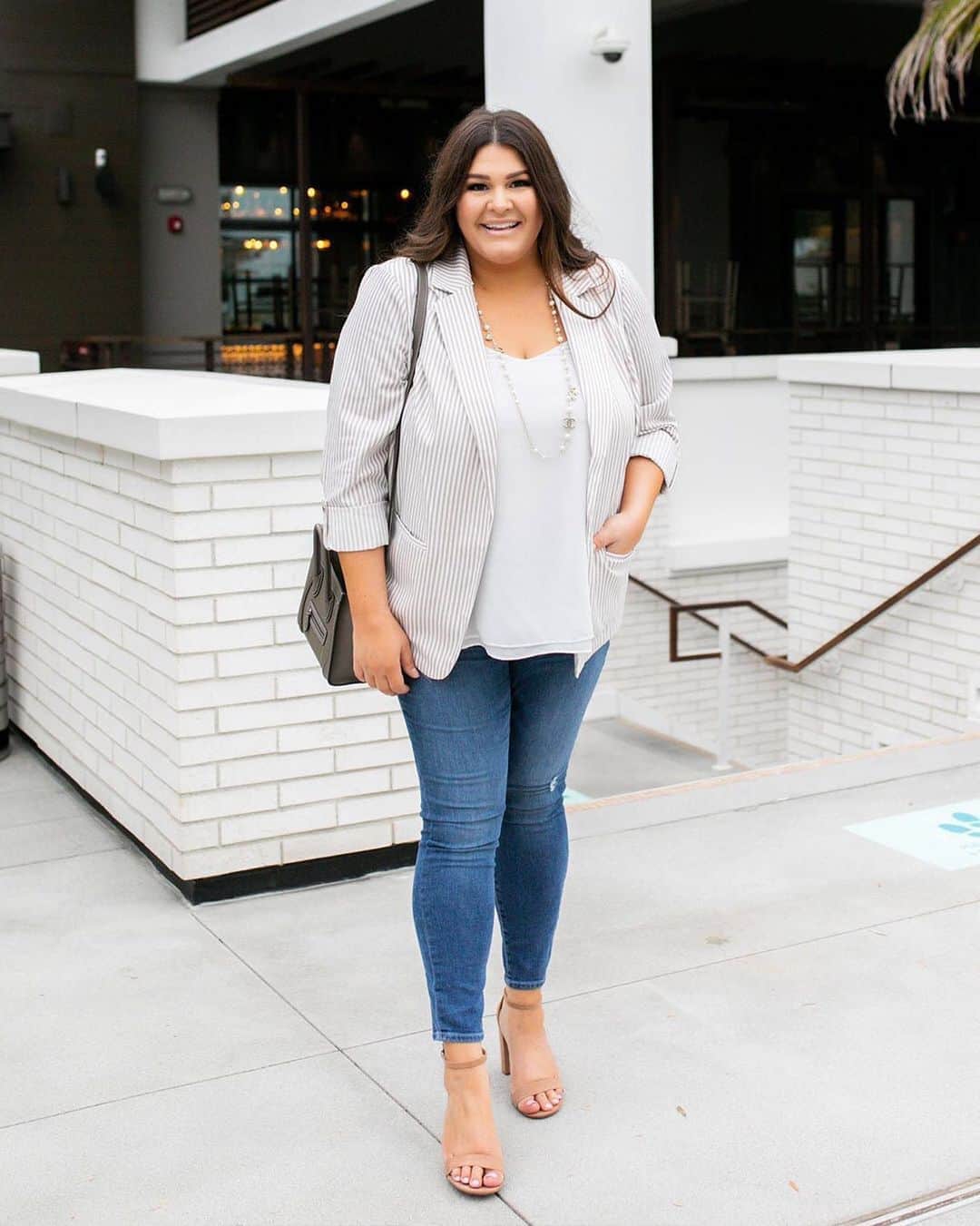 ロック&リパブリックのインスタグラム：「A blazer is always a good idea. 🖤 Thanks for the inspo, @curvestocontour! Tap to shop EVRI.  #Kohls #EVRIxKohls」