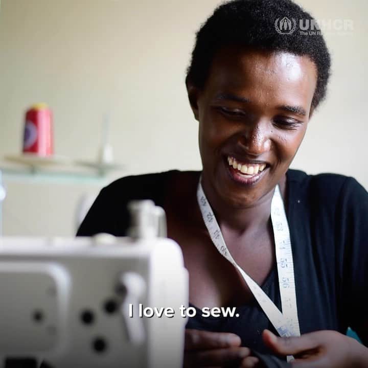 カテリーナ・グレアムのインスタグラム：「So happy and proud to see the launch of @made51_unhcr (congrats Heidi Christ!!), where we can buy products made by @refugees. This is so special... It means artisans who were forced to flee their homes can continue to earn a living and keep their traditions and incredible talents alive. Check out the work of 22-year-old Harriet Mkeshimana, who is a refugee from the DR Congo and an experienced fashion designer. #WithRefugees」