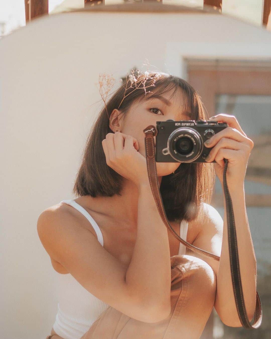 W E Y L I Eのインスタグラム：「Grateful for the sunshine, health, and my pups today. What about you?」