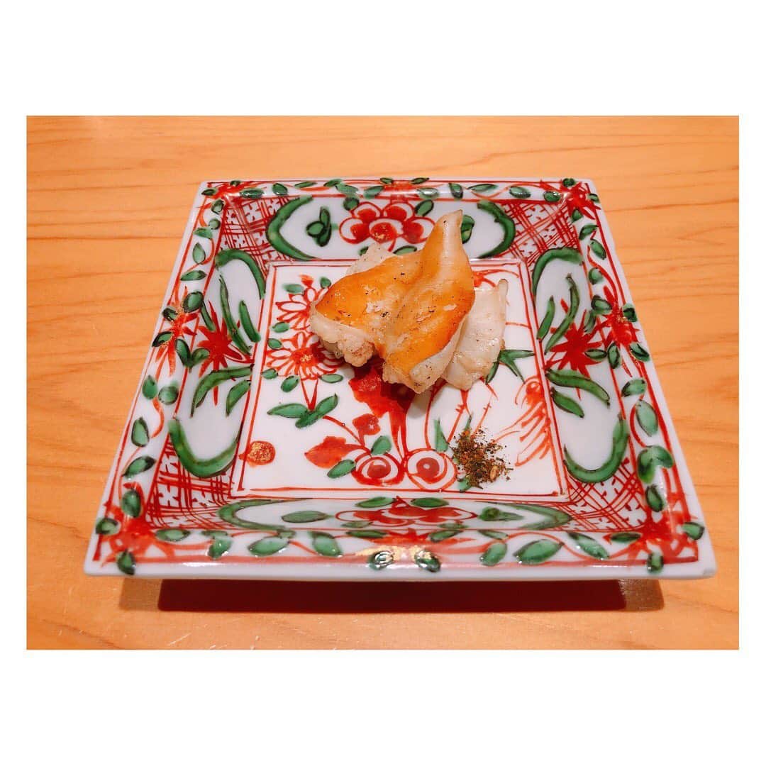 箕田 みなみさんのインスタグラム写真 - (箕田 みなみInstagram)「鮨しお津🍣✨ まりちゃんのお誕生日祝い🎉で久々に行ってきました-👍💓 私史上ここのシャリが1位2位を争うくらい大好き😍 お酢の配合がマジで🙆‍♀️◎✨✨ あ〜♡早くも食べたくなってきた🤤 ・ ・ #鮨しお津 #大阪 #西天満 #ミシュラン #大阪ミシュラン」8月12日 3時16分 - minami.mita