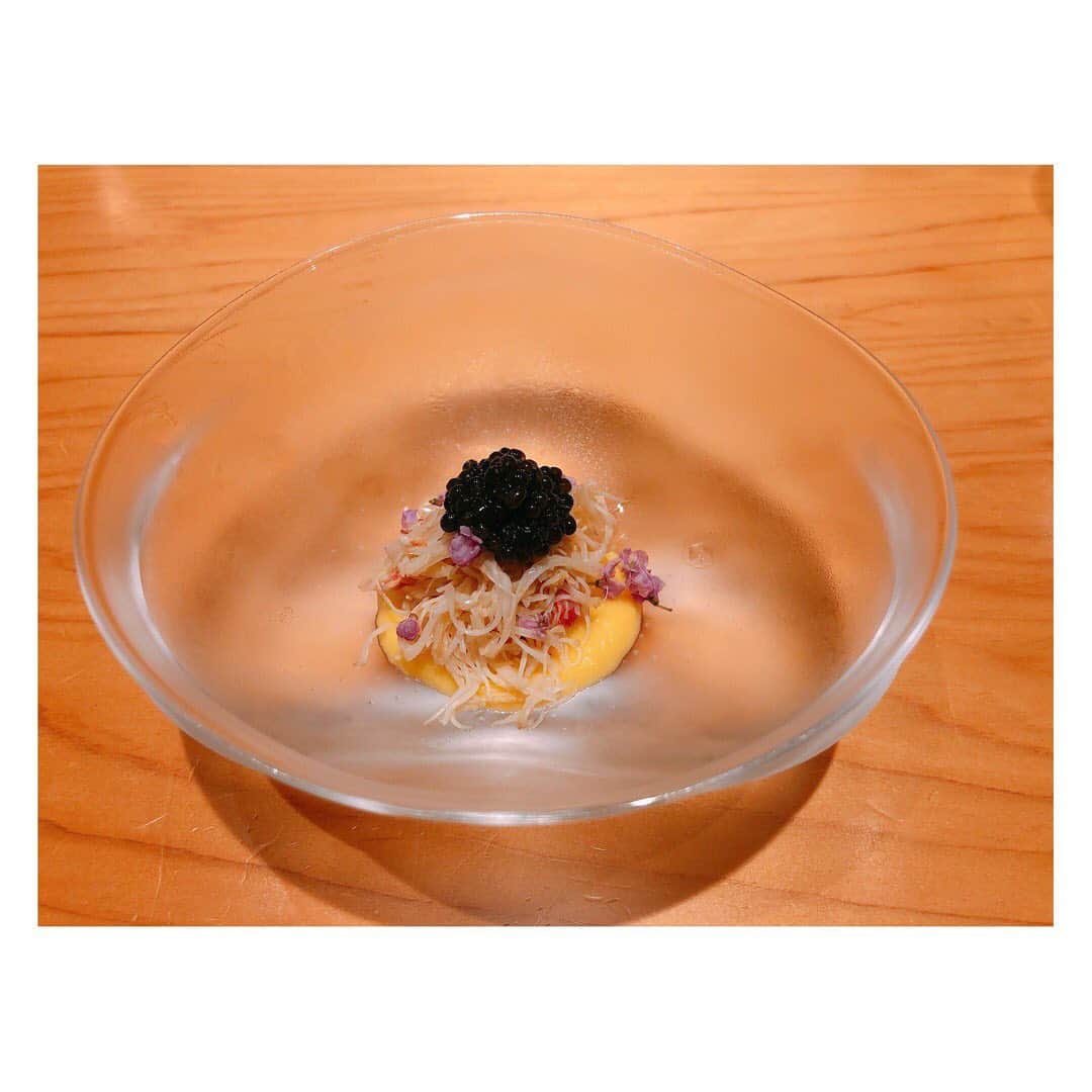 箕田 みなみさんのインスタグラム写真 - (箕田 みなみInstagram)「鮨しお津🍣✨ まりちゃんのお誕生日祝い🎉で久々に行ってきました-👍💓 私史上ここのシャリが1位2位を争うくらい大好き😍 お酢の配合がマジで🙆‍♀️◎✨✨ あ〜♡早くも食べたくなってきた🤤 ・ ・ #鮨しお津 #大阪 #西天満 #ミシュラン #大阪ミシュラン」8月12日 3時16分 - minami.mita