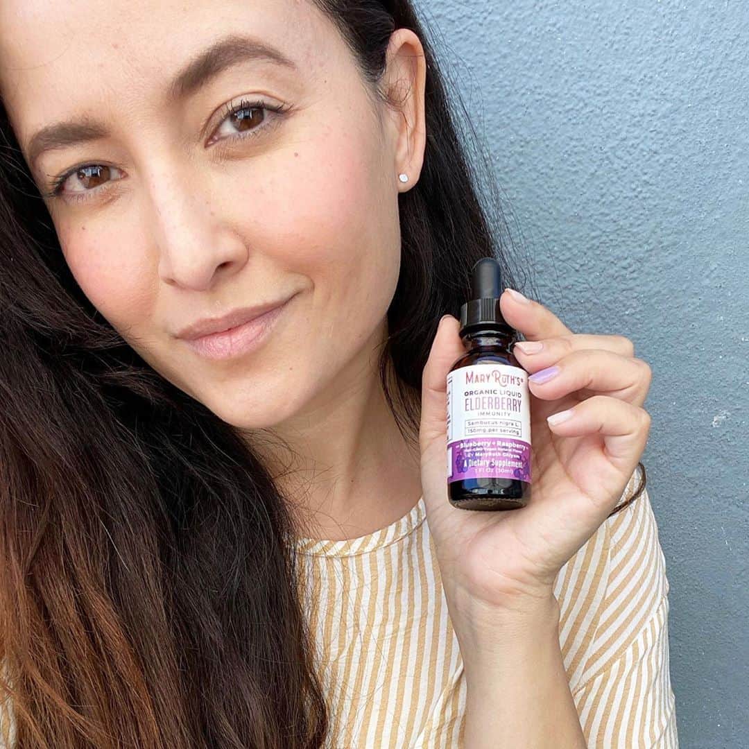 フリーディアのインスタグラム：「No lie, our family loves this thing. Every morning we take it. It’s #elderberry by @maryruthorganics This is one way on how we are keeping our immune systems healthy!  #nongmo #vegan #nutfree #glutenfree #cornfree #soyfree #maryruthspartner #maryruthorganics  🍓 🍓  嘘ではありません。私たちの家族はこれを愛しています。 毎朝飲んでいるの。これは、@ maryruthorganicsの#elderberryです。これは家族を健康に保つ方法の1つです。」