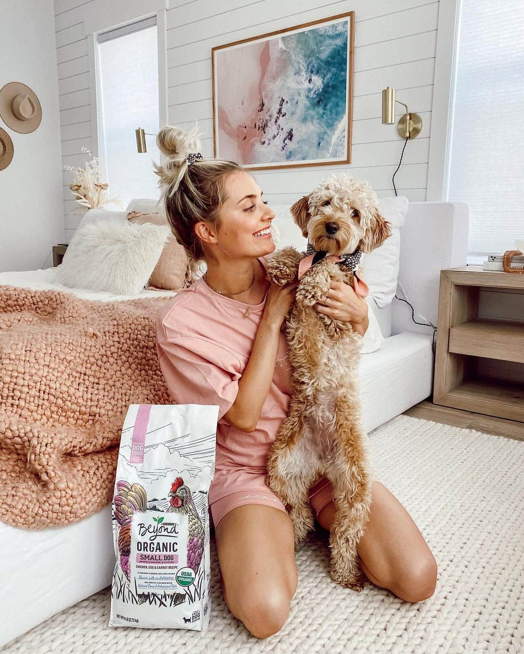 Aspyn Ovard Ferrisさんのインスタグラム写真 - (Aspyn Ovard FerrisInstagram)「This pupper has been trying out the new Beyond Organic line from @BeyondPetFood! She’s always ready for a meal & loves that this is made with no artificial colors, flavors or preservatives!! The ingredients are also responsibly sourced and have the USDA Certified Organic Seal, which we love 💕 #beyondorganic #ad」8月12日 3時15分 - aspynovard