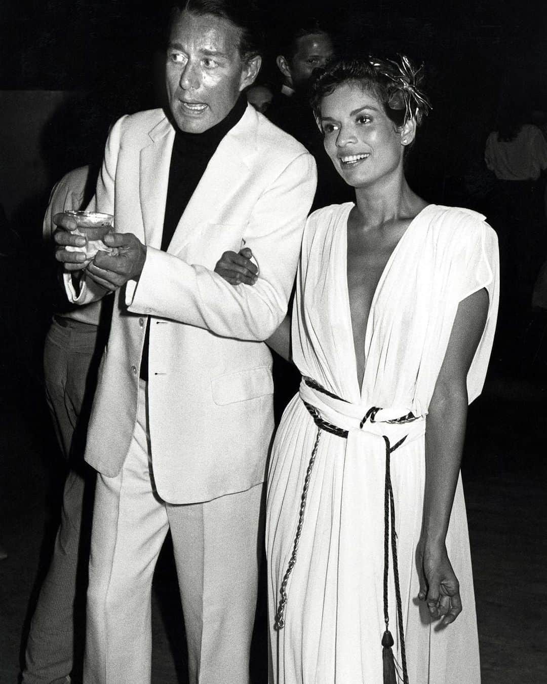 ホルストンのインスタグラム：「Forever Iconic.⁠⠀ ⁠⠀ ⁠⠀ #halston #halstonstyle #halstonettes #halstondress #halstonfashion」