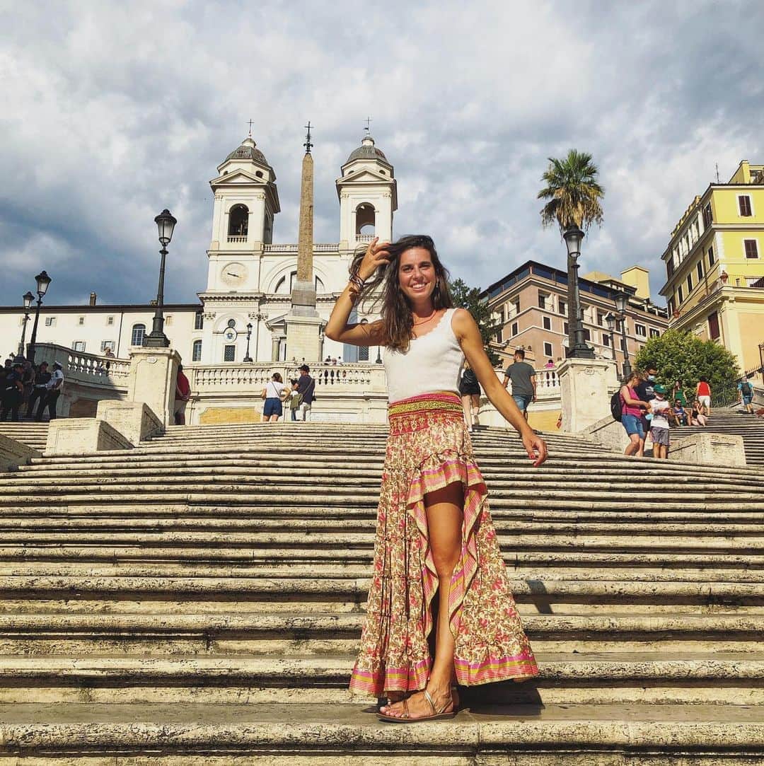 ヴァレンティーナ・マルケイのインスタグラム：「#cliché  Piazza di 🇪🇸 #spanishsteps  #Rome #armageddoninthebackground」