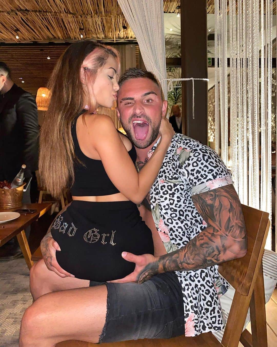 のインスタグラム：「Daddy loves his bad grl😼 ~Btw, FOLLOW his new account @itsjackson 🖤」