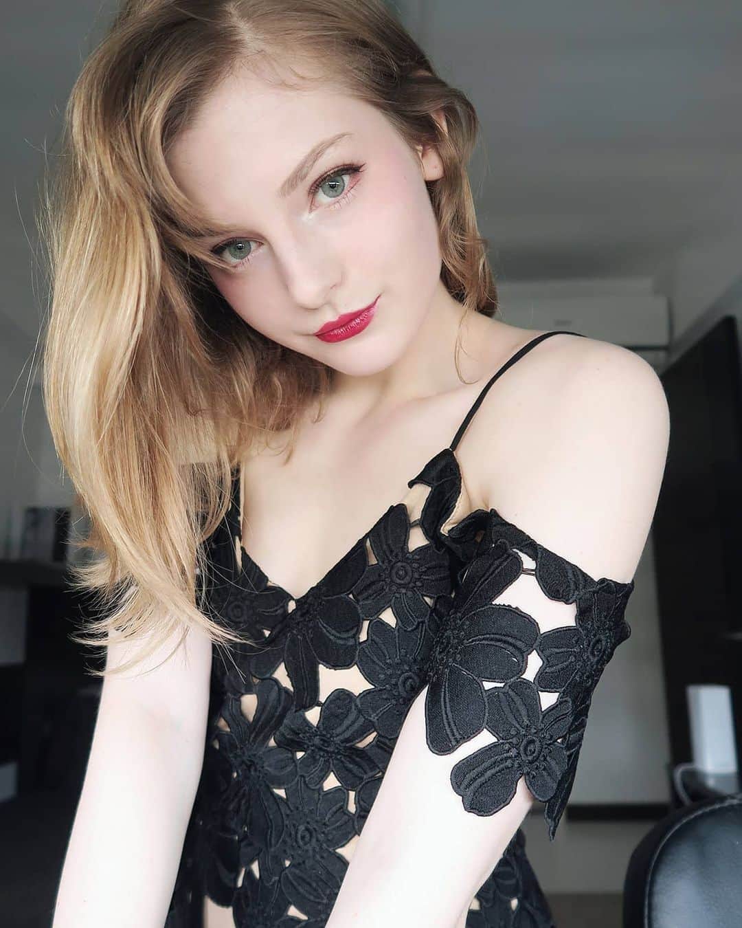 Ella Freyaのインスタグラム：「Old picture 😄」