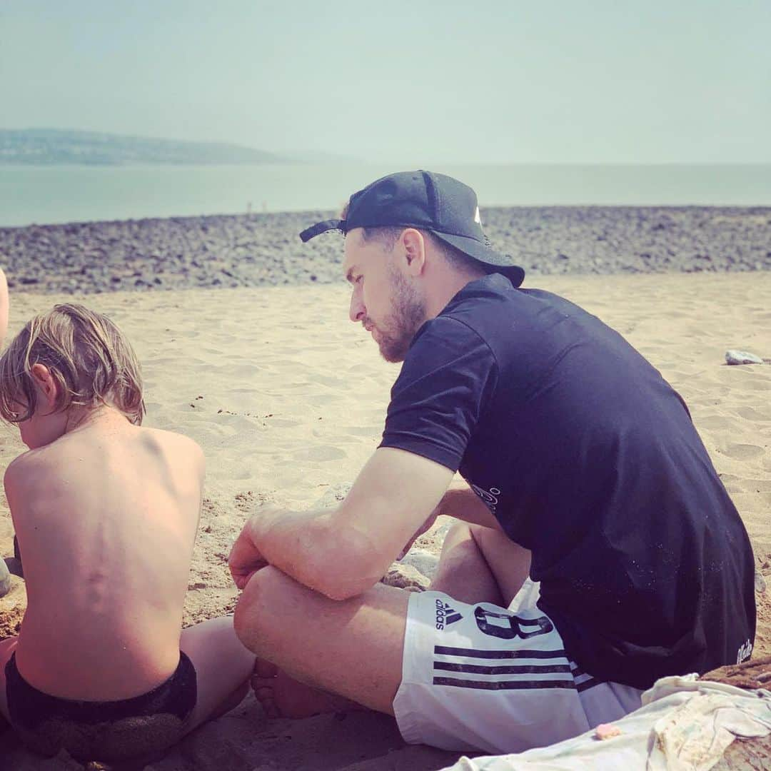 アーロン・ラムジーさんのインスタグラム写真 - (アーロン・ラムジーInstagram)「❤️ Beach day」8月12日 3時58分 - aaronramsey