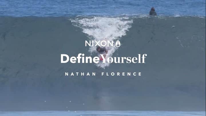 ニクソンのインスタグラム：「There is no single word that defines a person, but rather a culmination of hobbies, traits and dreams that define someone like Nathan Florence. Nathan is an athlete and a world traveler. He is a creator, he’s curious, and he is inspired by those who push the limits. He is passionate about training and his dedication to his career is unwavering. When Nathan dreams, he imagines winning at Jaws or building a home with his wife. Nathan may surf but he also reads, A LOT. He defines the person that he wants to be, because he knows if he doesn’t the world will. #TakeOnTheWorld #DefineYourself #Nixon #NathanFlorence @nathan_florence」