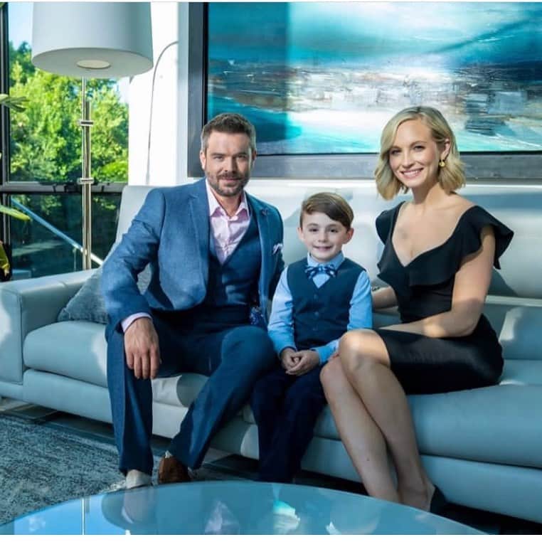 のインスタグラム：「Happy Family. #AfrerWeCollidedMovie」