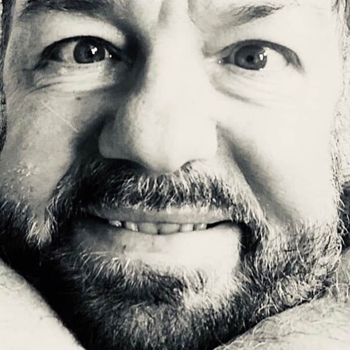 リッキー・ジャーヴェイスさんのインスタグラム写真 - (リッキー・ジャーヴェイスInstagram)「Felt cute. Might delete later.」8月12日 4時20分 - rickygervais