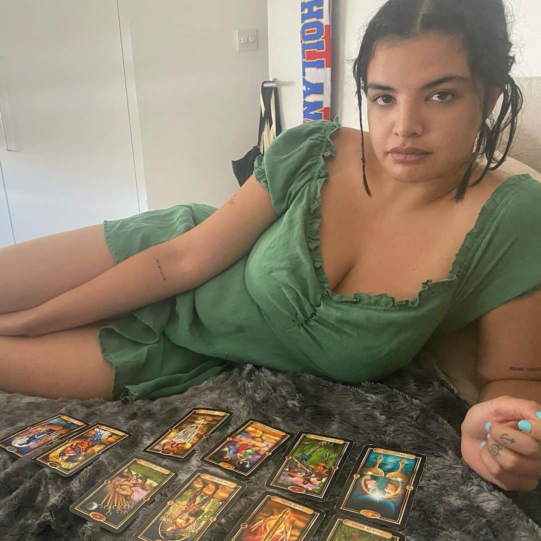 Mali-Koa Hoodさんのインスタグラム写真 - (Mali-Koa HoodInstagram)「IT’S BEEN REAL. We’re back out in the land of the walking and it’s been 35 degrees in London for a week now. So I’m slightly suspicious the world is falling apart, but rolling with it cos it’s been the theme of 2020. Caught some of it on camera X #IRNBRU #SPON #JK #£££ #britsdoitbetter」8月12日 4時54分 - malikoa