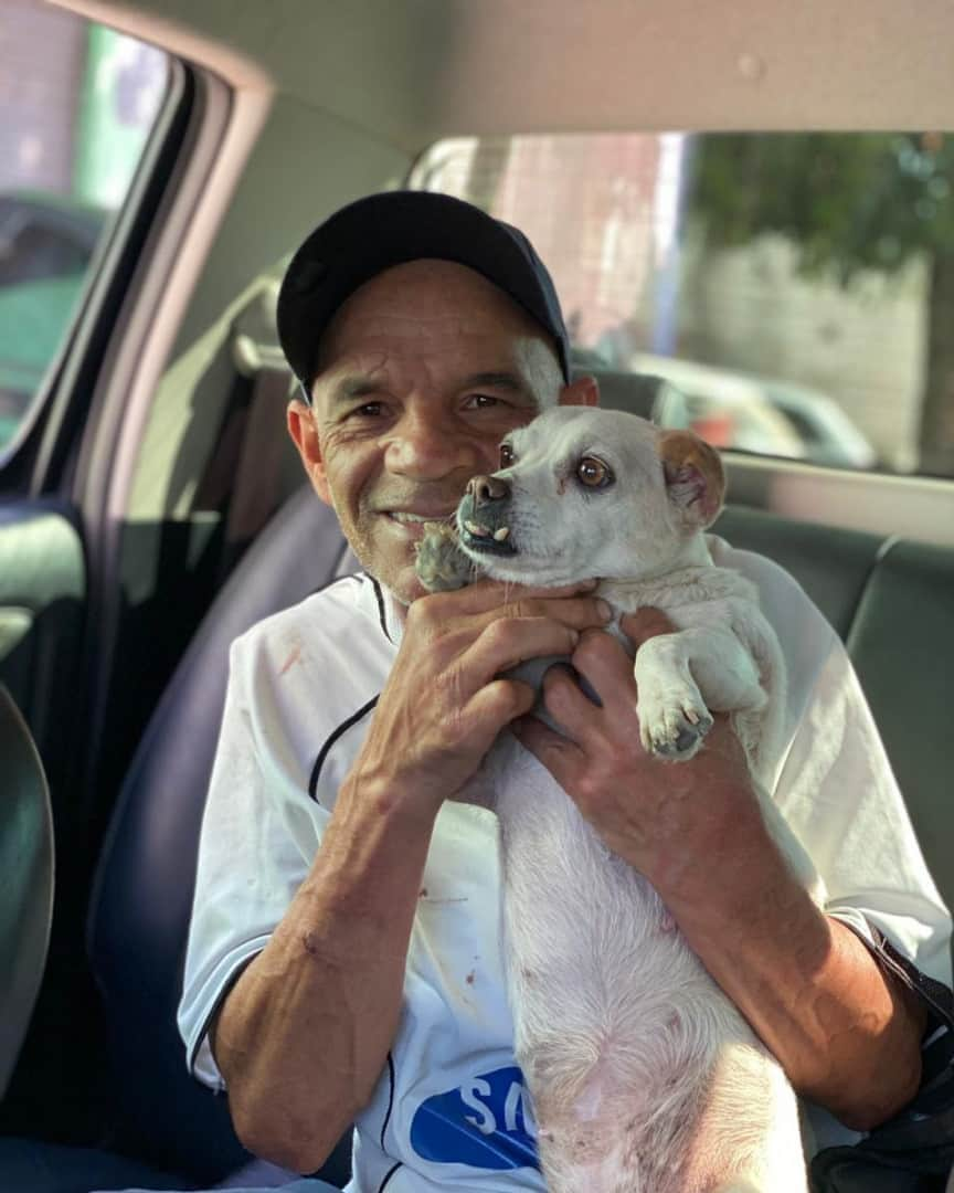 コリンチャンスさんのインスタグラム写真 - (コリンチャンスInstagram)「O Corinthians se sensibilizou com a história do seu Jadir e da Isabela, sua cachorrinha. Somos contrários a qualquer tipo de violência.⠀ ⠀ Seu Jadir, você não está sozinho! Alguns presentes enviados pela @respsocialcorinthians estão chegando em breve por aí! ❤️🐶」8月12日 5時11分 - corinthians