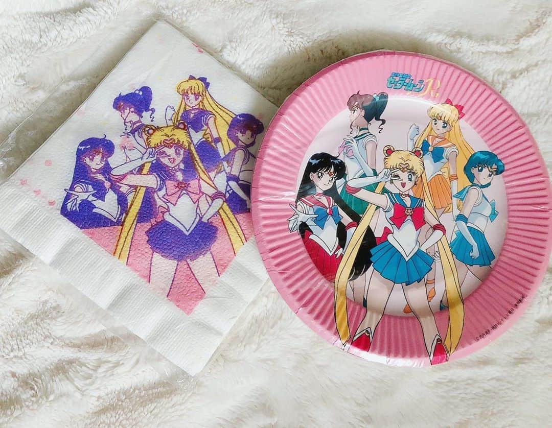 のインスタグラム：「✨🌙 Got Sailor Moon paper plates! They match my Sailor Moon napkins I got in Japan! 🌙✨  #sailormoon #セーラームーン #vintage」