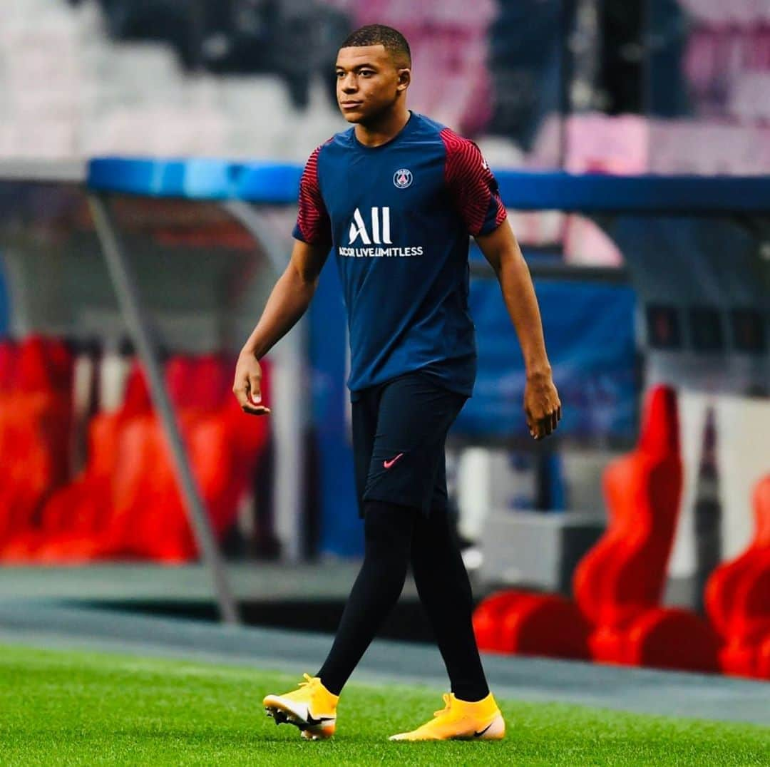 キリアン・エムバペさんのインスタグラム写真 - (キリアン・エムバペInstagram)「J-1: Champions League Mood 👀⭐️」8月12日 5時28分 - k.mbappe