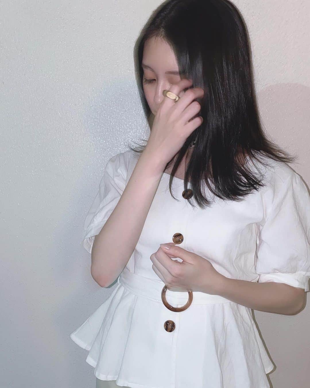 市川美織さんのインスタグラム写真 - (市川美織Instagram)「お袖がふわっとしててベルトでキュってするの♡﻿ ﻿ かたちが可愛いブラウス🧸﻿ ﻿ @by__munir」8月12日 16時31分 - miori_ichikawa