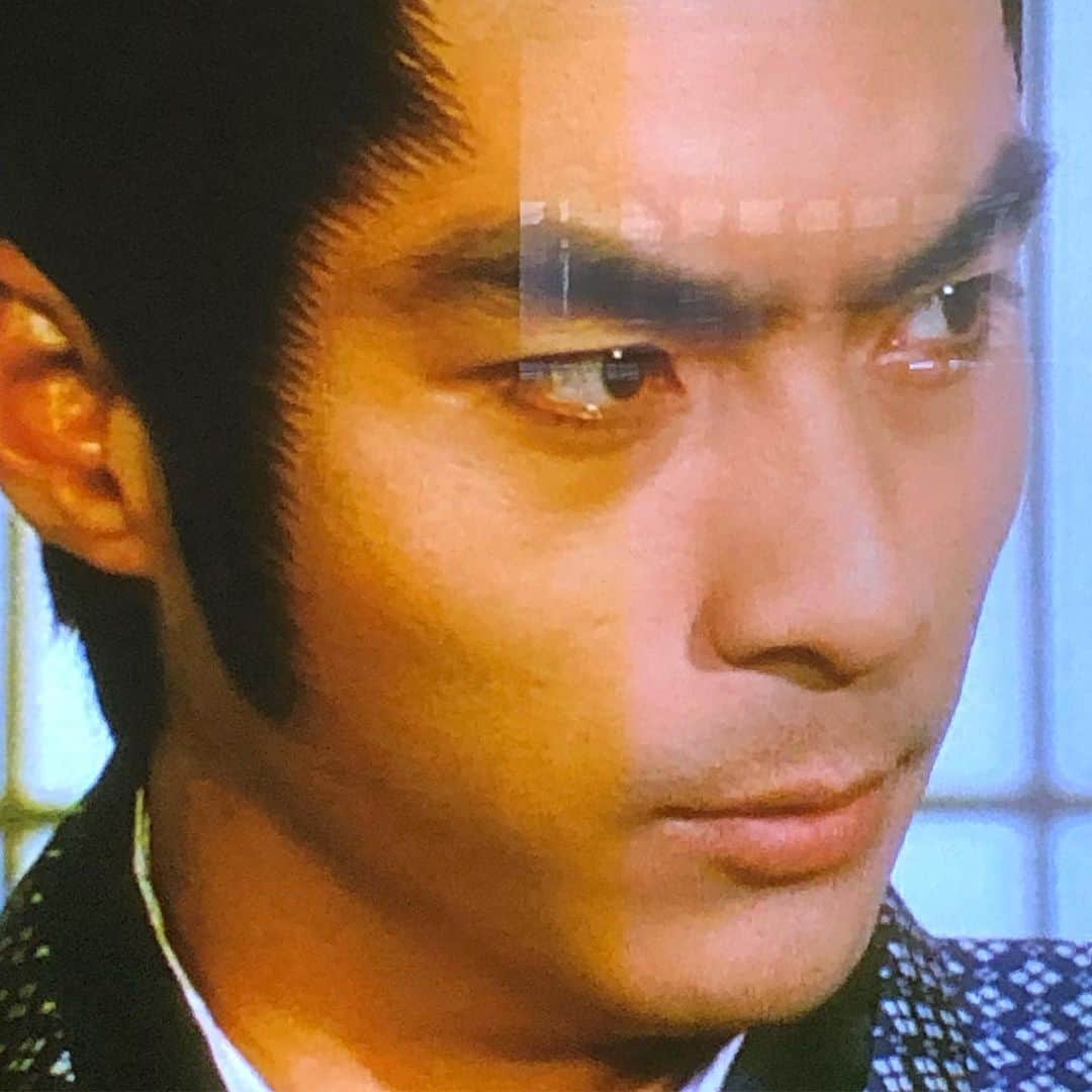 雨月衣のインスタグラム：「さっきテレビつけたら 群馬テレビで時代劇やってた。 若かりし西郷輝彦、カッコいい。こりゃあ辺見マリもメロメロだわね。 今でいうと高良健吾さんのよう。 松坂慶子綺麗✨ 宇野重吉もいる！ 山口崇素敵！ そして、なんと 蜷川幸雄も出ている！(中村主水＝藤田まことかと思った) そんな「江戸を斬るII」が見られるなんて群馬テレビっていいね。 #時代劇 #昔時代劇 #群馬テレビ #江戸を斬るII #江戸を斬る」