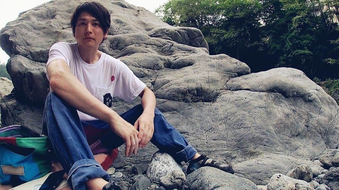 青山草太さんのインスタグラム写真 - (青山草太Instagram)「外岩でボルダリングしている様子をYouTubeにアップしました。  外岩はそんなに経験がない＋夏の暑さでピグモンTシャツがビショビショになりました（笑）  #青山草太#sotaaoyama #ボルダリング#bouldering #クライミング#climbing #外岩 #ウルトラマン#ultraman #ピグモン#pigmom #tシャツ#ビショビショ」8月12日 15時16分 - sotaaoyama