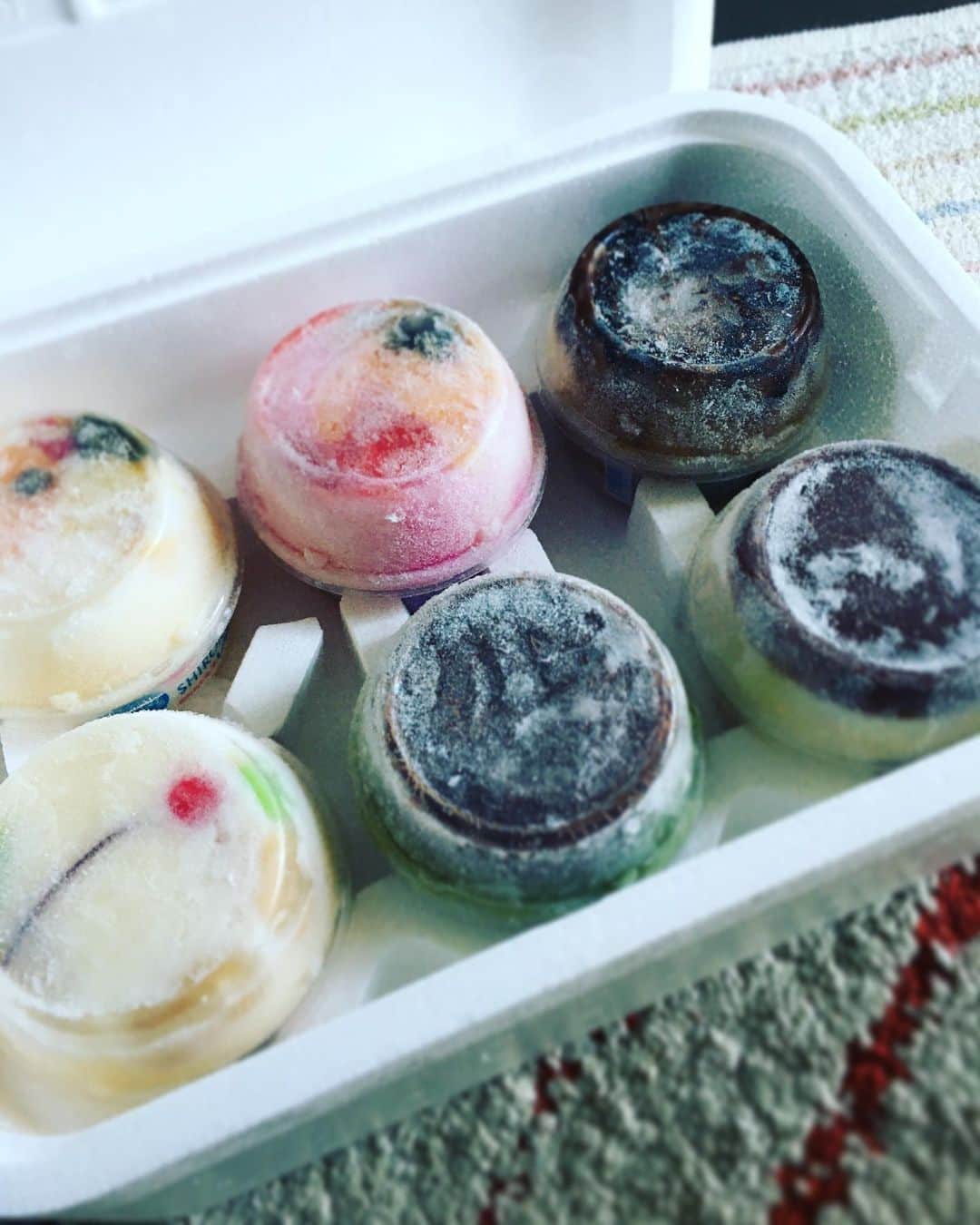 のインスタグラム：「あっちい昼下がりに届いたサプライズな贈り物♬  嬉しすぎるぜ〜  白熊 from 鹿児島でご自愛TIME。  感謝♬♬♬」