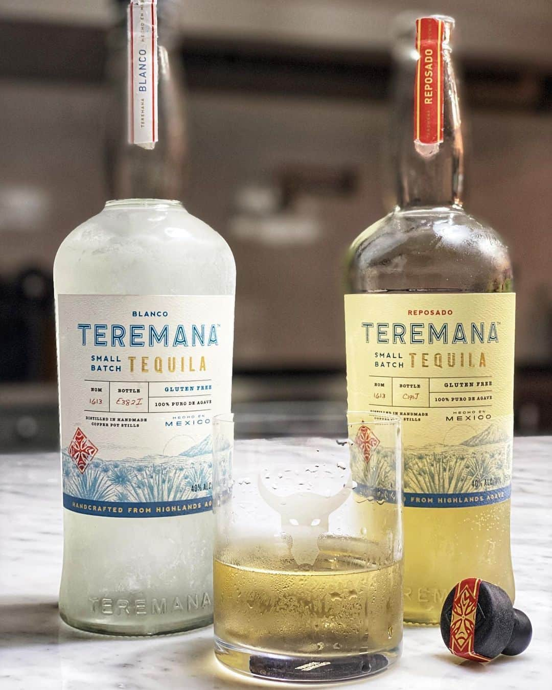 ドウェイン・ジョンソンさんのインスタグラム写真 - (ドウェイン・ジョンソンInstagram)「A big (and late night;) special @teremana Tuesday toast of gratitude 🥃🧊  I founded Siete Bucks Spirits and Teremana Tequila with the goal of creating legacy brands for generations to enjoy.  THANK YOU for making our tequila the most exciting, most delicious and fastest growing (and sold out) tequila in the market.  Our growth has been incredible 🤯🙏🏾and it’s a testament to the trust you have in me to always deliver the highest of quality and best in taste.  And affordable for everyone.  We’re proudly called, ‘the tequila of the people’ for a reason ☺️🤙🏾 Like with everything I’m lucky enough to do, I commit my time and passion to deliver the goods and hopefully🤞🏾always keep you happy!  Keep enjoying your ‘Mana and cheers to you and your families.  DJ #teremana  #founder」8月12日 15時38分 - therock