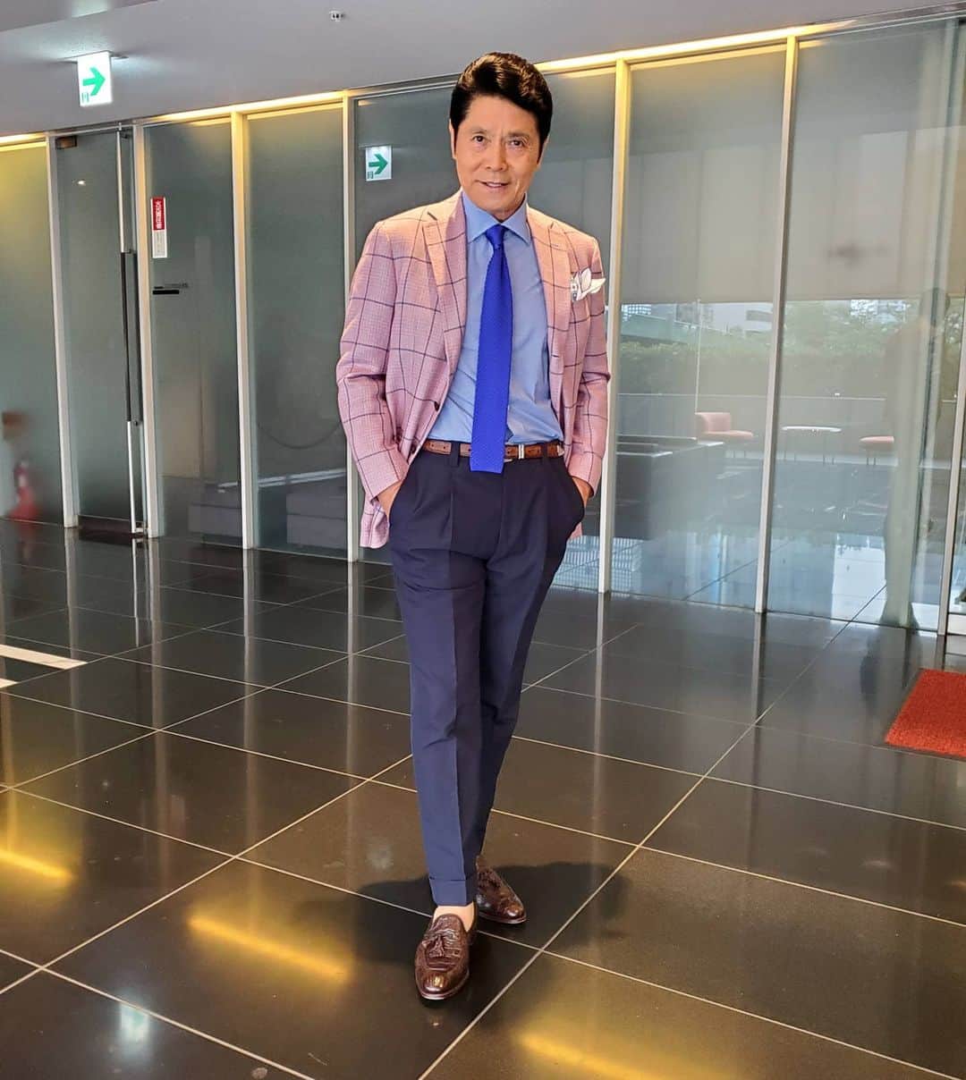 峰竜太のインスタグラム：「#アド街ック天国 https://www.tv-tokyo.co.jp/adomachi/ https://www.tv-tokyo.co.jp/adomachi/smp/ #jacket #sartorio #shirt #canclini #tie #kiton #pants #brunellocucinelli #shoes #carmina」