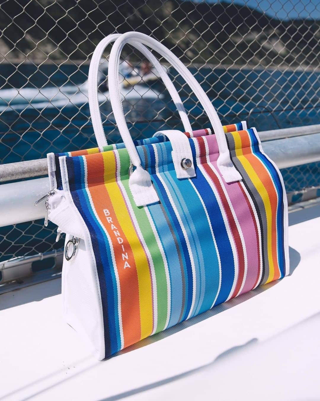 のインスタグラム：「Una gita fuori porta con la tua Brandina. Oggi in barca, tra le onde del mare.  Ph @raoul_grandolfo   #brandinatheoriginal #summer2020 #summervibes #vivara #fashinitaly」