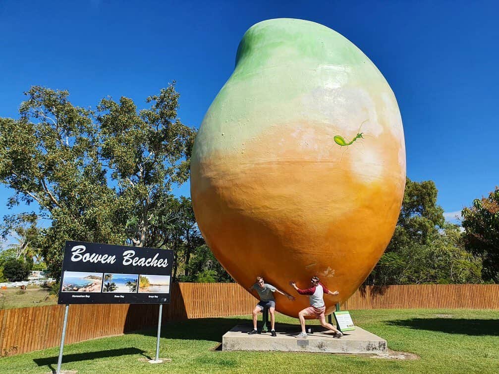 トラビス・マホーニーのインスタグラム：「The big 🥭 with my big bro」