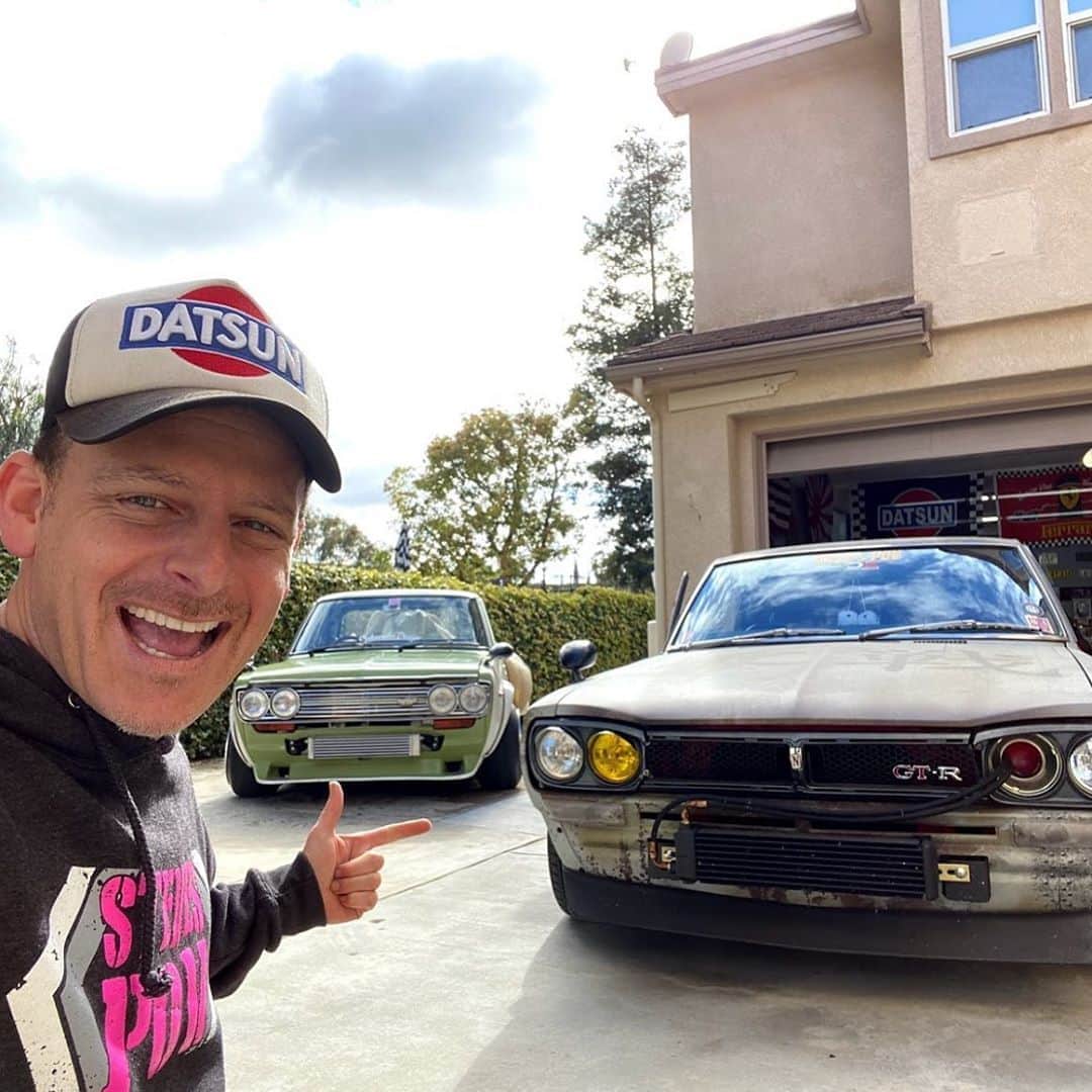 スティーブのインスタグラム：「Who wants to see the Sunny cruising together with my Hakosuka soon?  Maybe in Texas first?? #hakosuka #hakogtr #sunnytruck #datsun #datsunsunny #nissansunny #kgc10 サニトラとハコスカ一緒に走っている場面見てみたいね！！」