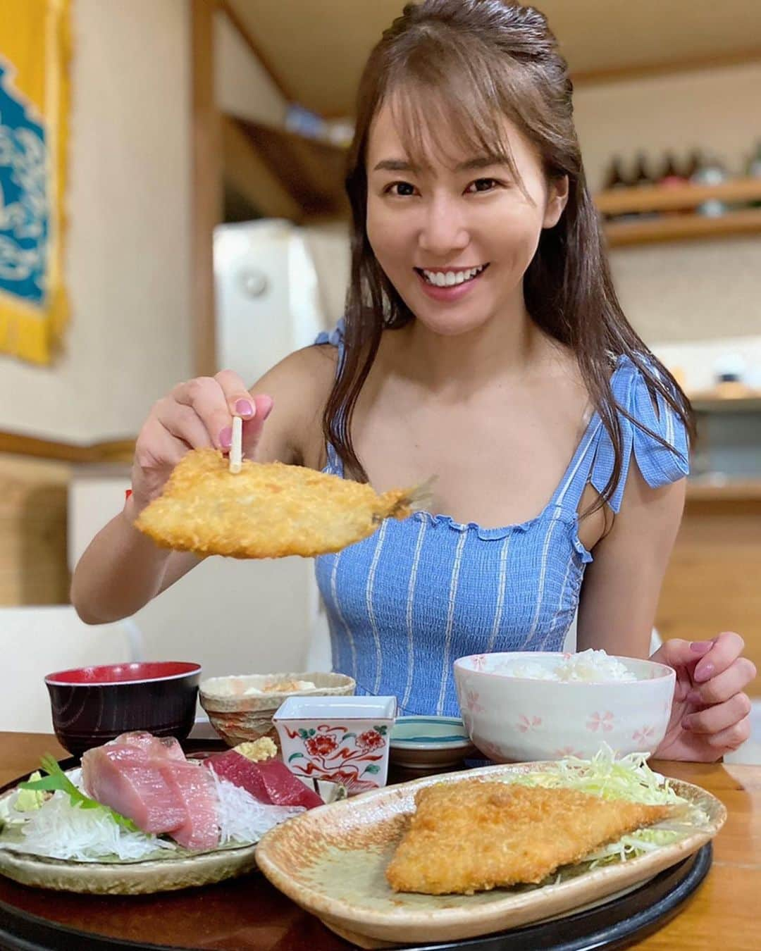 佐野真彩さんのインスタグラム写真 - (佐野真彩Instagram)「おはよう🌞﻿ ﻿ いつかのご飯ログをペタペタ🍚﻿ 御宿のお店のアジフライ、美味しかったなぁ🐟﻿ アジフライと言えば、そろそろ釣りにも行きたいけど、もう少し涼しくなってからかな😌笑﻿ ﻿ 後半は　#玉乃葉ぐーや のとろろ鍋🍲﻿ とろろ好きなのでこんな沢山のとろろが食べられるなんて感動🥺✨﻿ ﻿ 暑すぎて例年は食欲がなくなってくるのですが、今年は全くなくならない🤣笑﻿ しっかり食べて猛暑を乗り切ろう💪🔥﻿ ﻿ さて、今日はこれからゴルフです⛳️﻿ いってきま〜す！﻿ ﻿ ﻿ #とろろ鍋　#アジフライ定食　#御宿グルメ　#ゴルフ女子　#猛暑ゴルフ」8月12日 7時27分 - sano.maya