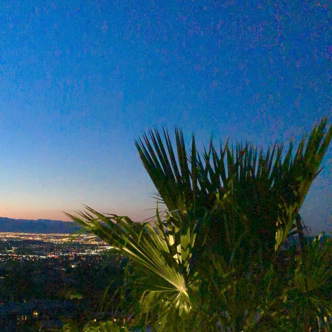 のインスタグラム：「I love the sunset in Vegas. ラスベガスの夕焼けが大好き。 #sunset  #lasvegasviews  #ラスベガス生活 #ラスベガス情報」