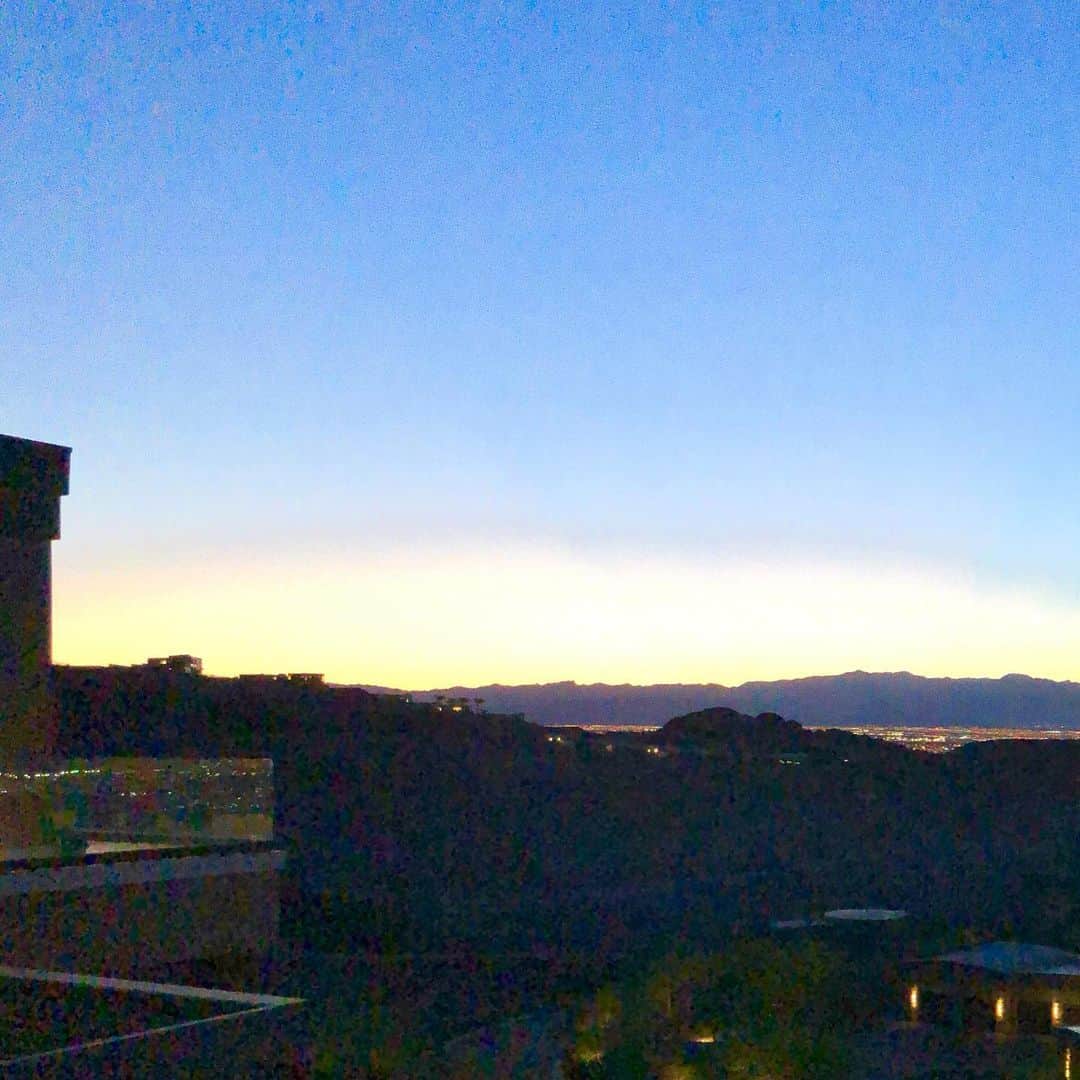 のインスタグラム：「I love the sunset in Vegas. ラスベガスの夕焼けが大好き。 #sunset  #lasvegasviews  #ラスベガス生活 #ラスベガス情報」