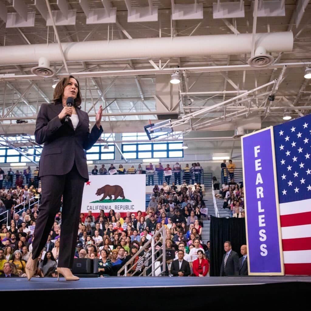 コリン・ドネルのインスタグラム：「Let’s go #Fearless • #bidenharris2020 #biden2020 #vote」