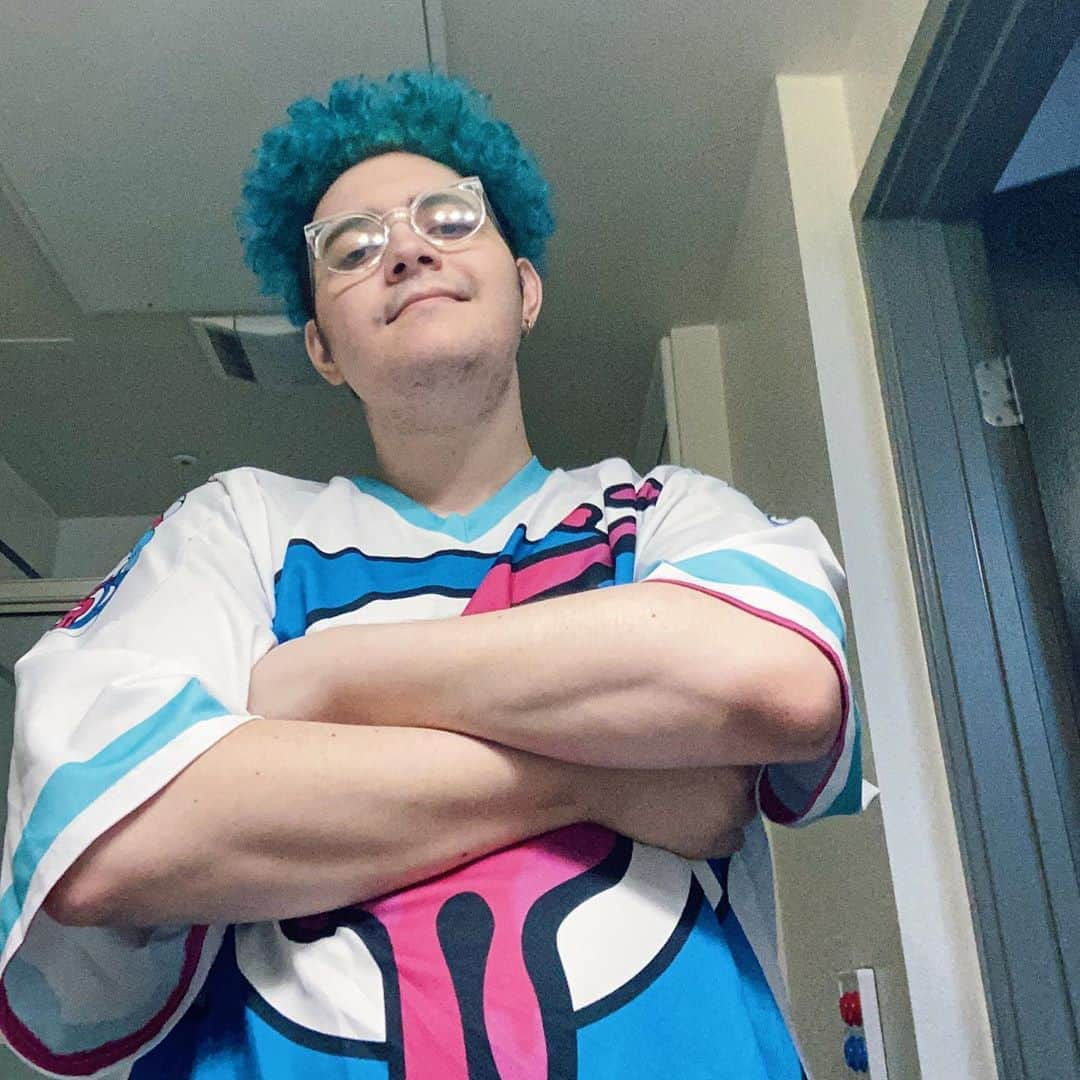 スラッシーさんのインスタグラム写真 - (スラッシーInstagram)「My jersey officially is too big for me」8月12日 7時46分 - slushii