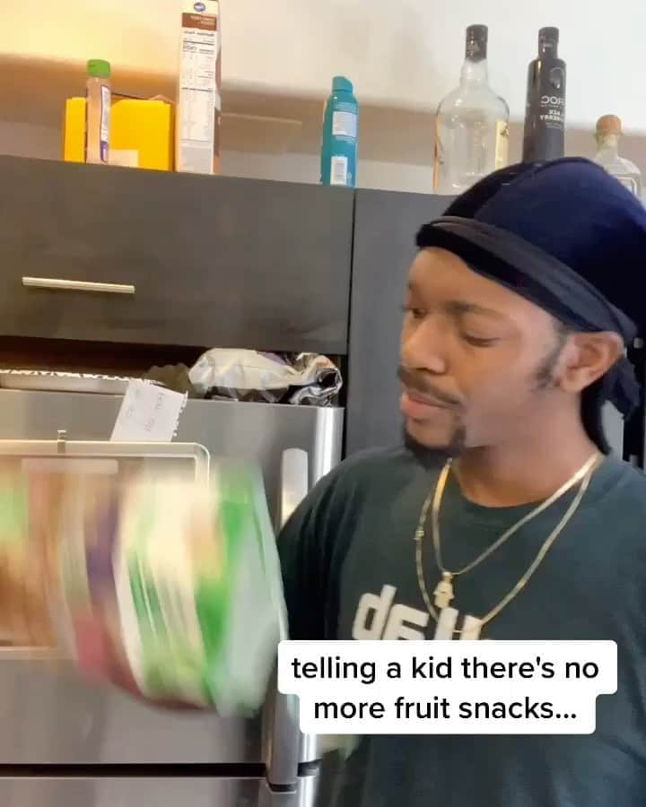 Reggie COUZのインスタグラム：「Damn kids ... 😒😒」