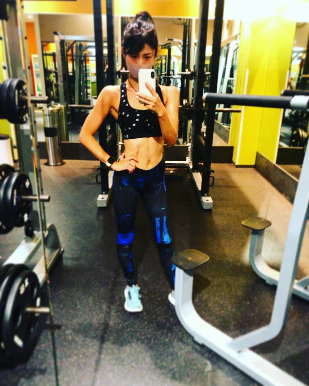のインスタグラム：「今日からゴールド夏休みのところもあるので、久々エニで朝の有酸素😊  あつい😨💦 早朝いったのに道中で汗だく💦💦  まぁでも雨が降るよりいいか😃 @summer_style_award  D-31   #ssa  #サマースタイルアワード #サマスタ #筋トレ女子 #fitnessgirl  #fitnessmodel  #fitness  #スポーツウェア #トレーニングウェア  #フィットネスウェア #筋トレ  #トレーニング  #ジム  #フィットネス #筋肉 #マッチョ  #ダイエット #ワークアウト  #ボディメイク #running  #フィットネスモデル  #フィットネスライフ  #サマスタ優勝したい #モノキニ  #ビューティーフィットネスモデル #朝活 #呼吸」