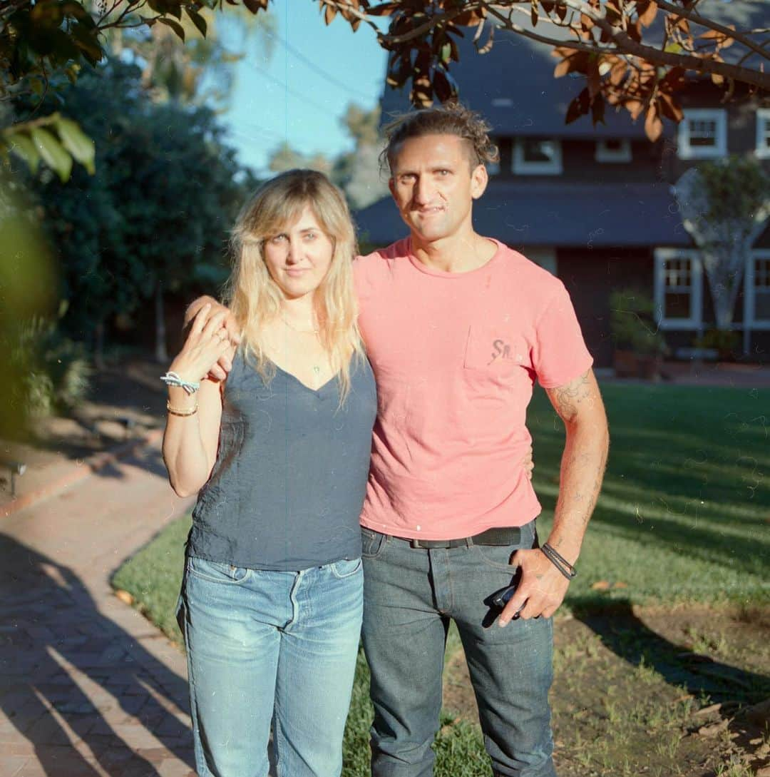 ケイシー・ネイスタットのインスタグラム：「my girl and me.   📸 picture by the very talented @vuhlandes (on film, this is not a filter😉)」