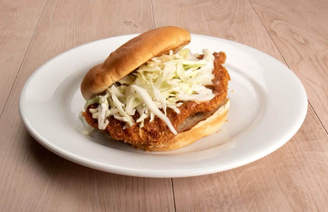 Zippy's Restaurantsのインスタグラム：「The Chicken Katsu Sandwich is the perfect late-lunch on the go. Order ahead on Zippys.com or our mobile app and you're on your way!」