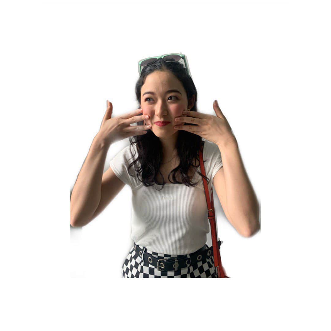 藤野涼子のインスタグラム：「日暮里チャーリーズ、楽しんで頂けましたか？？投稿が遅れてしまって御免なさい…。 実は、こんないじめっ子になっていたんです。 　初めてこんなメイクをしてもらって撮影中はテンションMAXでした☺︎  #日暮里チャーリーズ #藤野涼子#meangirl」
