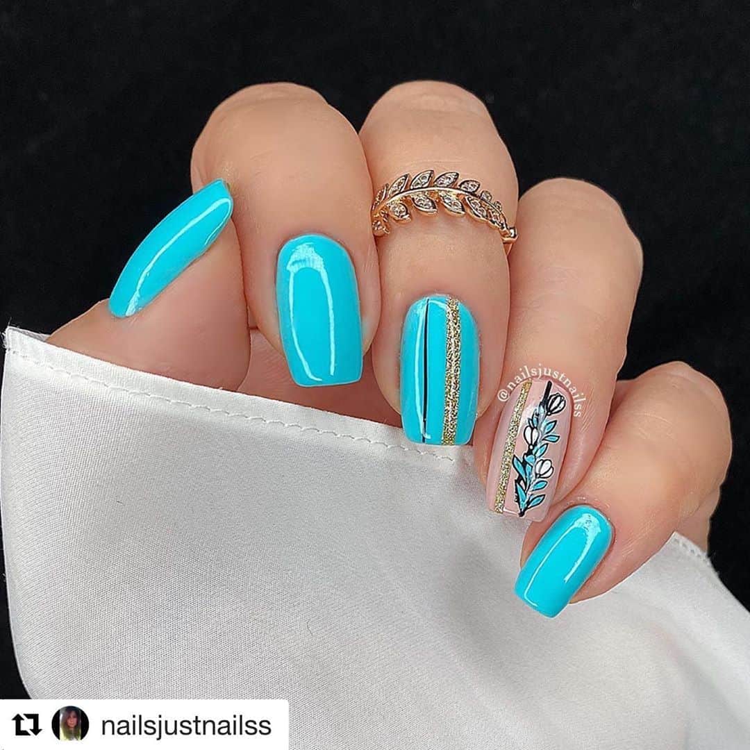 Nail Designsさんのインスタグラム写真 - (Nail DesignsInstagram)「#Repost @nailsjustnailss  ・・・ So Fetch by #colorclub You can use my discount code NAILSJUSTNAILSS for 20% off💚💙 . .  #nailart #showmynails  #маникюр #дизайнногтей #uñasdecoradas  #naildesign  #nailitdaily #nails2inspire #nailsjustnailss #nailspafeature #nailitmag #nailfashion #naturalnails #stampingnailart」8月12日 8時23分 - nailartfeature