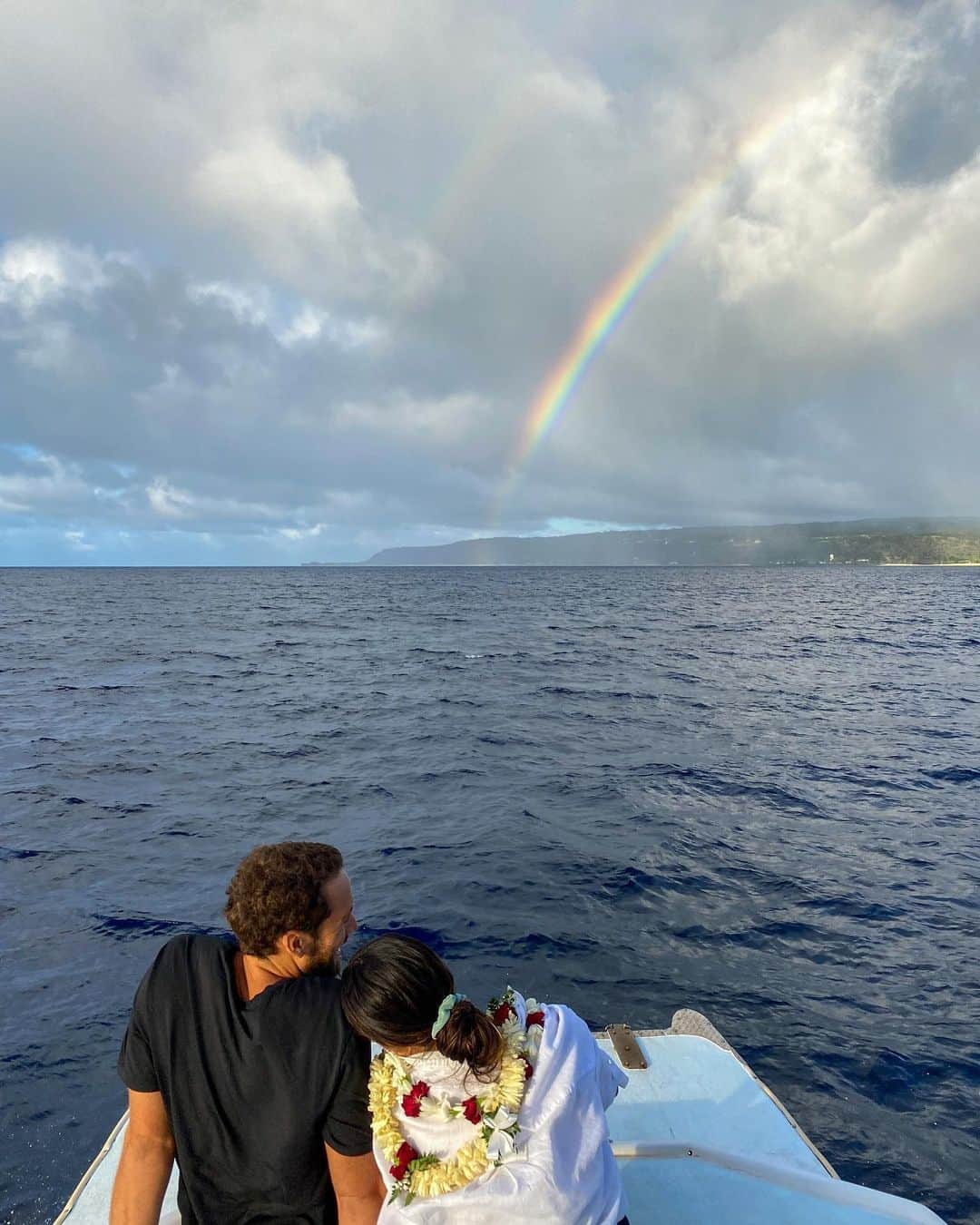 マリア・マニュエルのインスタグラム：「right where we were destined to be. thanks everyone for the birthday wishes. nature, food, and love filled weekend, all thanks to this amazing soul + friends + family🤍 couldn’t be more grateful for the people in my life 🙏🏼」
