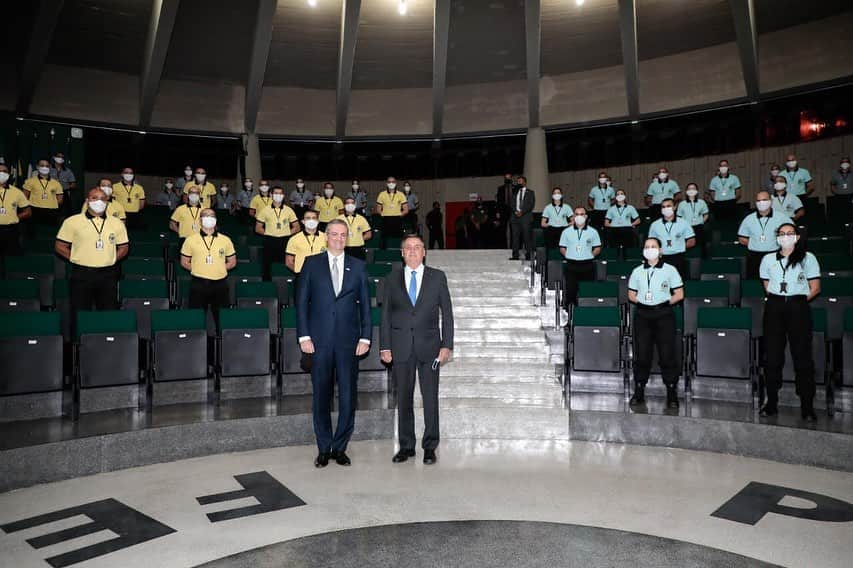 ジルマ・ルセフさんのインスタグラム写真 - (ジルマ・ルセフInstagram)「O Presidente Jair Bolsonaro participou, nesta terça-feira (11) da cerimônia de abertura dos Cursos de Formação Profissional para os cargos de Agente de Polícia Federal, Escrivão de Polícia Federal e Papiloscopista Policial Federal. Fotos: Carolina Antunes/PR」8月12日 8時47分 - presidenciadobrasil