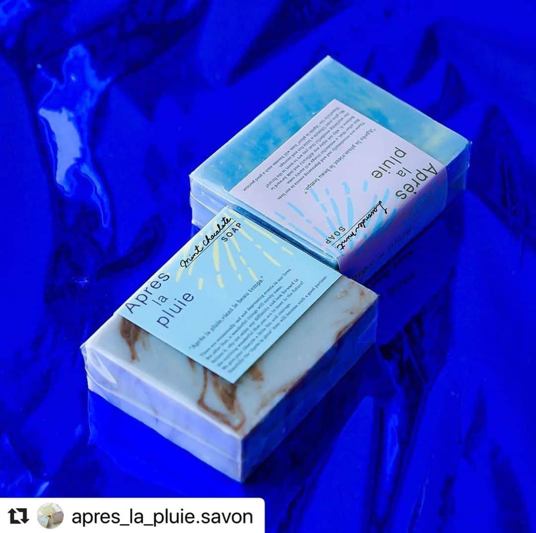 宇田川大輔さんのインスタグラム写真 - (宇田川大輔Instagram)「#Repost @apres_la_pluie.savon with @make_repost ・・・ 充実したライフスタイルをエンジョイしている人は、小さな楽しみをいくつも持っているような気がします。例えば明日や来週、来月に楽しみを設定して、それらを繋いで素敵なライフスタイルの絵を描けたら。そんな日々が過ごせたらいいですねー。 そんな小さな楽しみのひとつに、アプレラプリュイの石けんもおすすめ。うだるような暑さの毎日、このミント石けんの爽快感がきっとクセになります！ #アプレラプリュイの石けん #ラベンダーハニー石鹸 #ラベンダーミント石鹸　#ミントショコラ石鹸　#はちみつ石鹸　#シアバター石鹸　#マカデミアナッツオイル #スイートアーモンドオイル　#オリーブオイル石鹸 #コールドプロセス」8月12日 8時47分 - udagawadaisuke